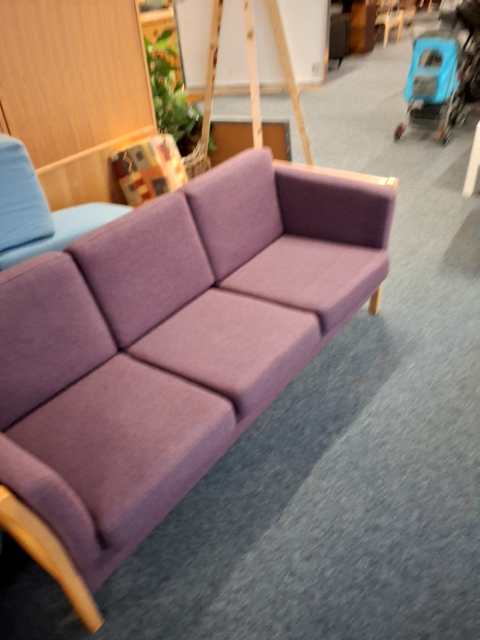 Flot lilla sofa